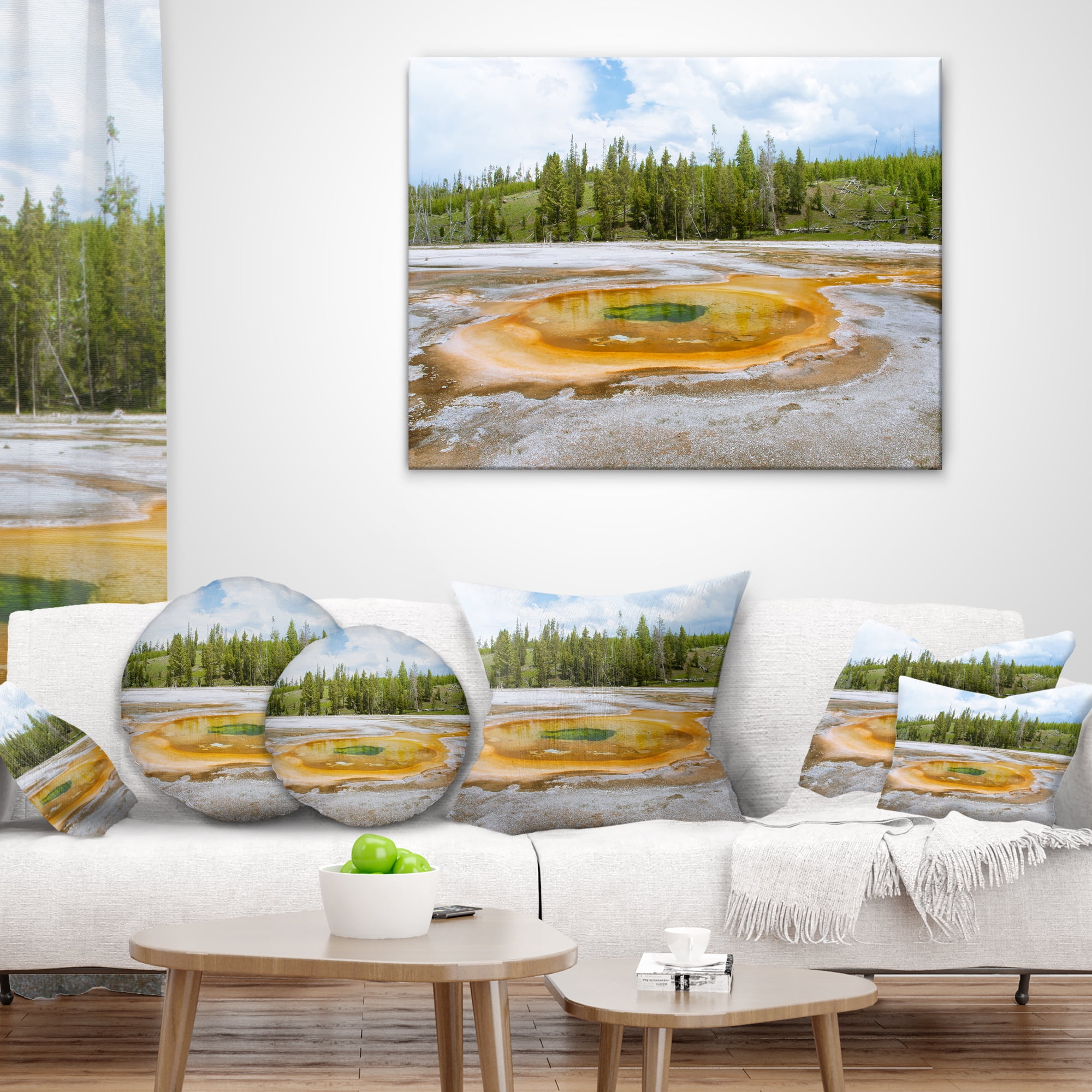 Designart Chromatic Morning Glory Pool - Landscape Photography Throw Pillow - 18x18