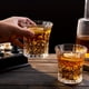 thumbnail image 5 of Juego de regalo de piedras para whisky, 8 cubitos de hielo de acero inoxidable dorados, reutilizables, cubitos de hielo falsos, cubitos de hielo de metal, cubitos reutilizables, compañero de, 5 of 8
