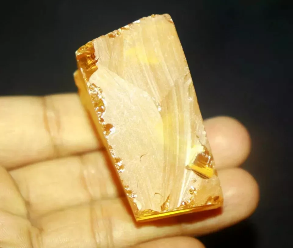 AAA Quality Imperia !!! 925-1100 Ct Natural Yellow Sapphire Loose Gemstone Rough