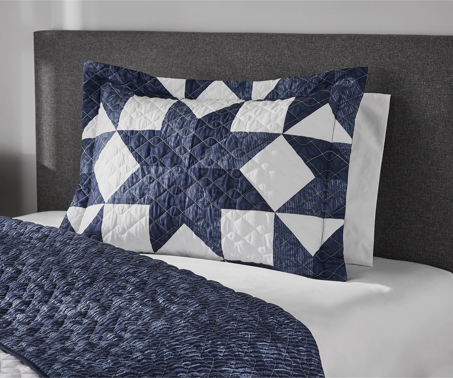 Mainstays Reversible Classic Blue Star Quilt, King Sham (1-Piece)