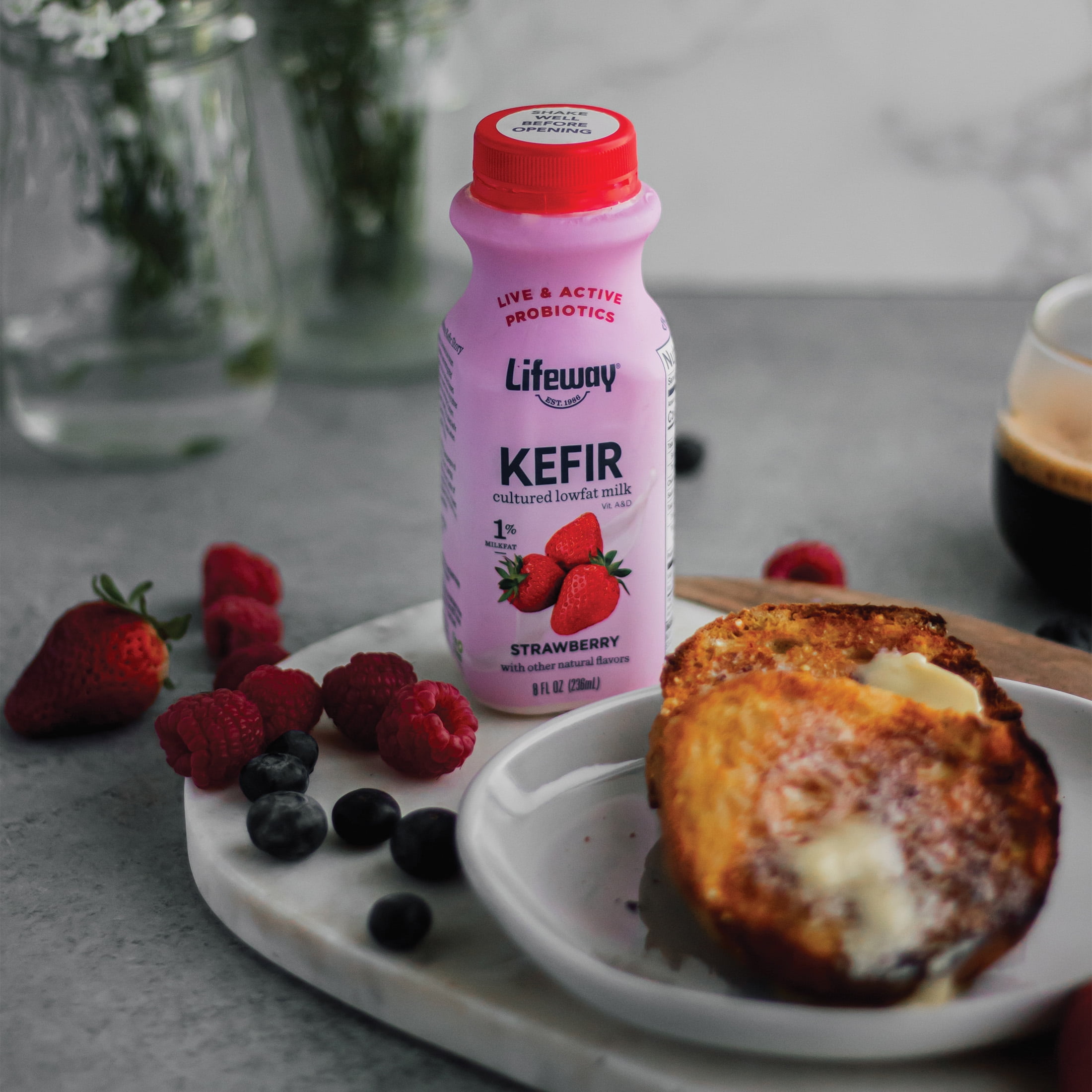 LIFEWAY Lowfat Strawberry Kefir 8 fl oz probiotic dairy drink with