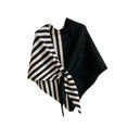 thumbnail image 3 of Chal de rayas triangulares para mujer, elegante y de fácil cuidado, ideal para climas fríos. blanco y negro, 3 of 7