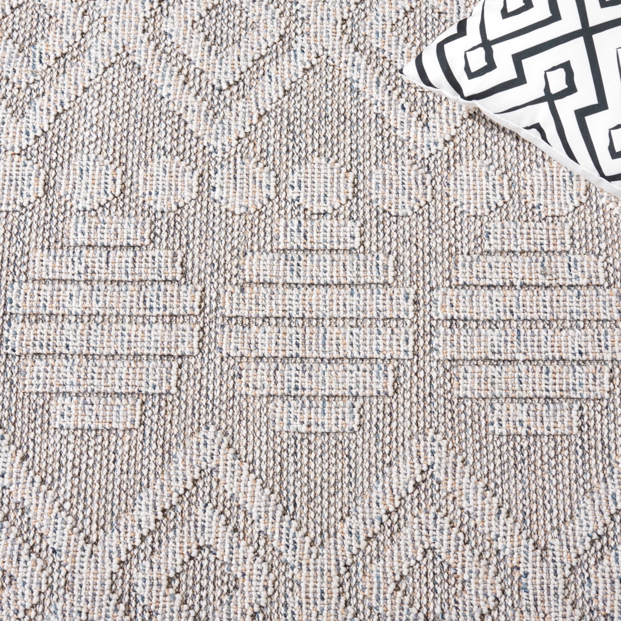 SAFAVIEH Global Anthony Diamond Indoor/Outdoor Area Rug, Grey/Ivory, 9' x 12'