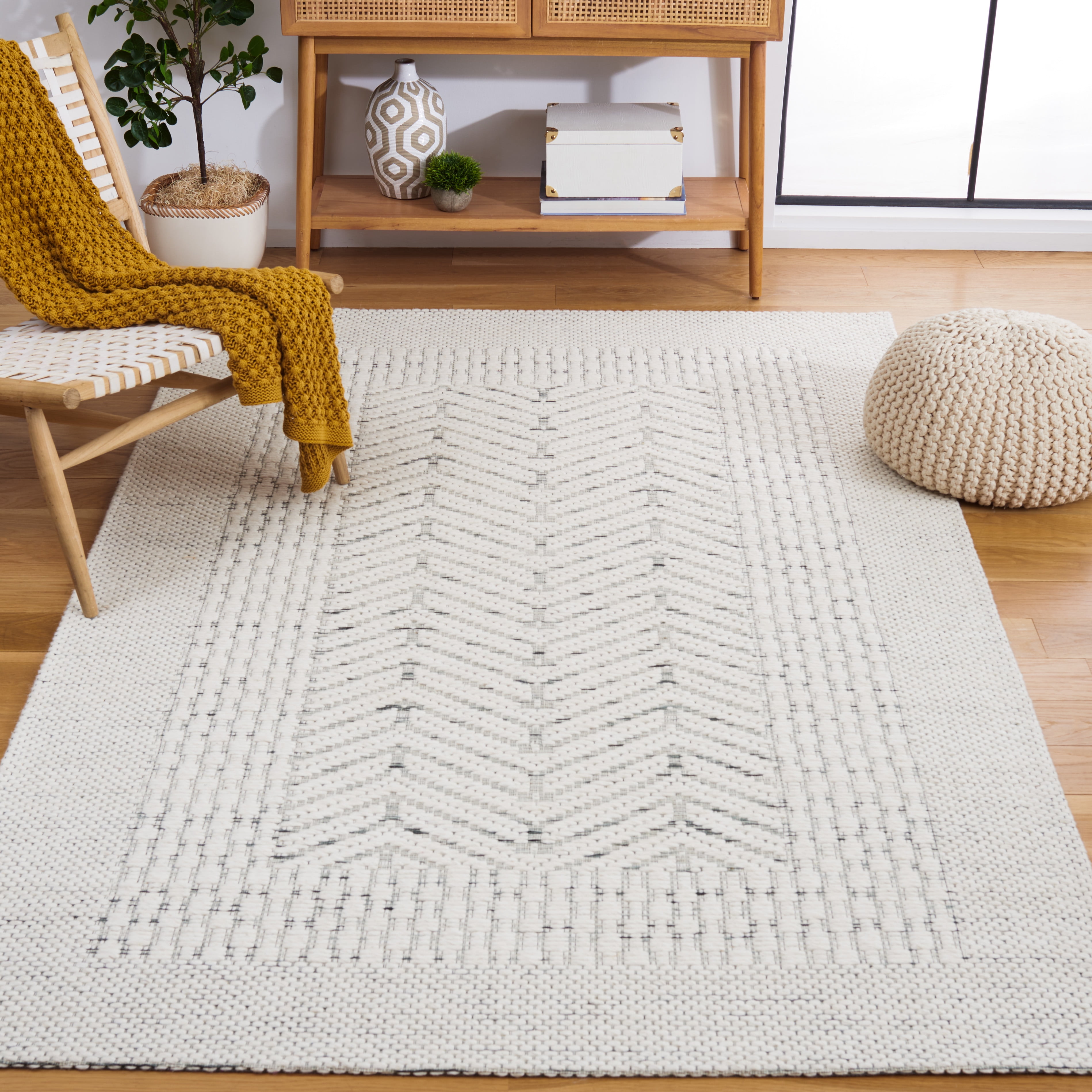 SAFAVIEH Marbella Marsan Bordered Area Rug, Ivory/Green, 6' x 6' Square