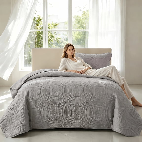 Light Gray 68 × 88 in Twin Size Quilted Bedspread Set with 1 Pillow Sham, Embossed Floral Stitch Bedding Coverlet for Bedroom Decor