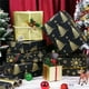 thumbnail image 4 of Papel de regalo navideño 3 Papel de regalo metalizado Árboles de Navidad y copos de nieve para fiestas de cumpleaños y vacaciones Mini rollo de 17 x 120 pulgadas, 4 of 8