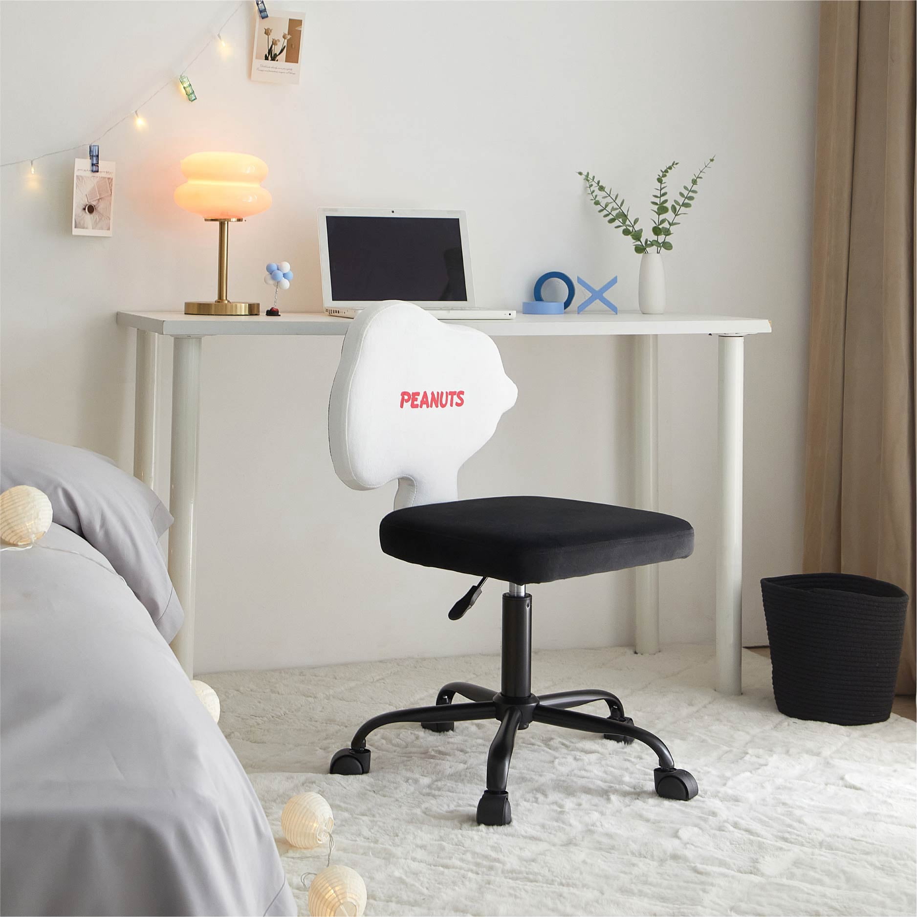 Peanuts Kids Figural Desk Chair, Snoopy