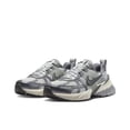 thumbnail image 3 of Zapatillas clásicas unisex V2K Run grises, cómodas y versátiles, de caña baja, informales, para correr, 3 of 4