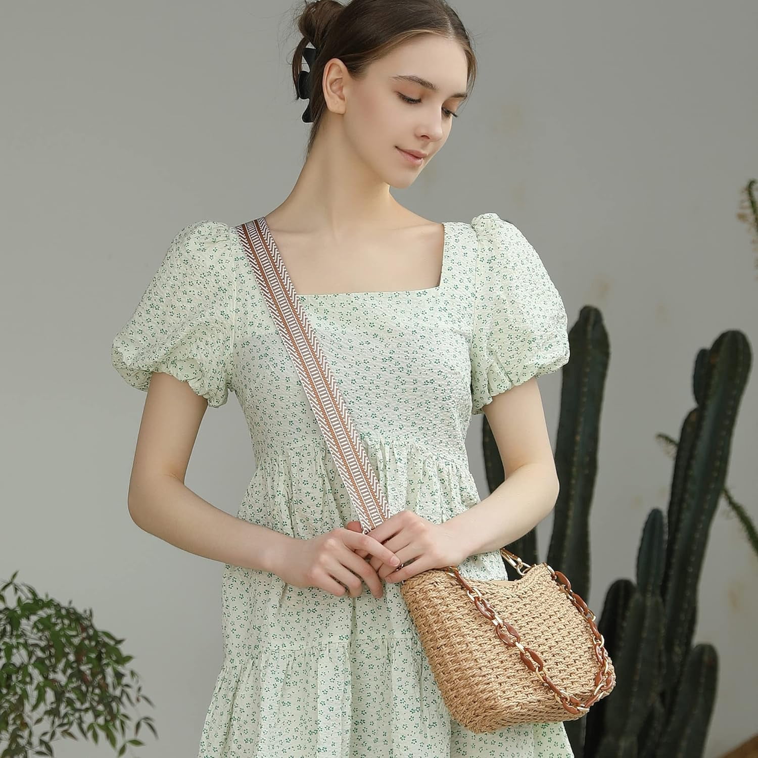 Small Handmade Straw Pocketbook Crossbody Bag for Women, Summer Chic Woven Handbag Shoulder Purse with Chain