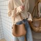 thumbnail image 3 of Bolsa Bolso de hombro de cuero para mujer Mensajero sólido con bolso de mano (marrón claro) JShteea Para Estrenar, 3 of 9