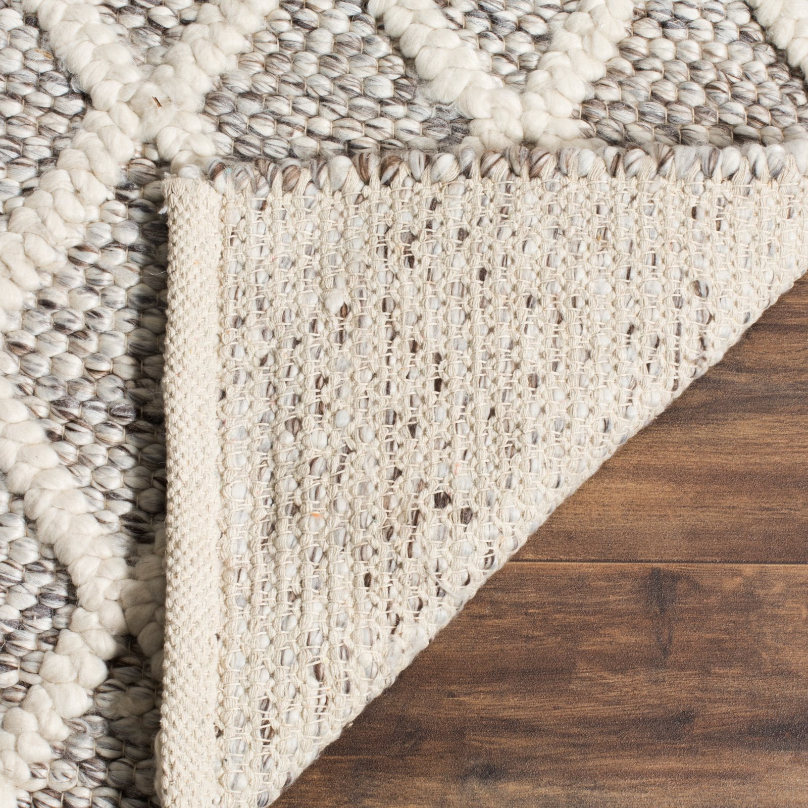 SAFAVIEH Natura Olgica Geometric Diamonds Area Rug, Ivory/Black, 4' x 6'