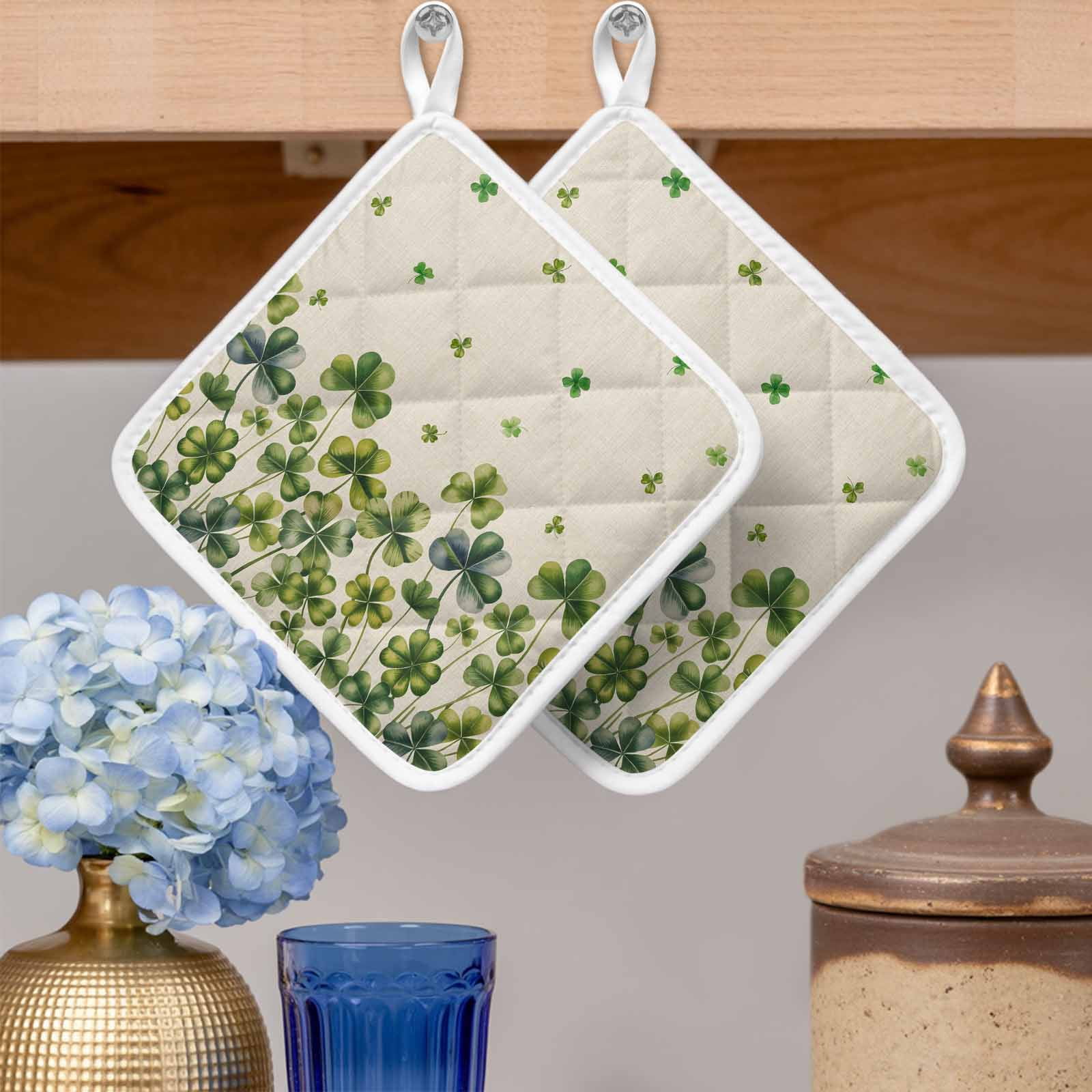St. Patrick's Day Pot Holders for Kitchen Heatproof Potholder, 3 Pack Spring Green Shamrock Botanical Beige Hot Pads Multipurpose Oven Pads Cloth Potholders Trivet for Cooking Baking