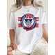 thumbnail image 1 of Camiseta para mujer con Cuello de veranoWomen's Casual Crown & Letter Print Short Sleeve T-Shirt - Comfortable Summer Top with "32 Chicago" Design, White Crew Neck Tee for Casual AttireFather's Day,, 1 of 6