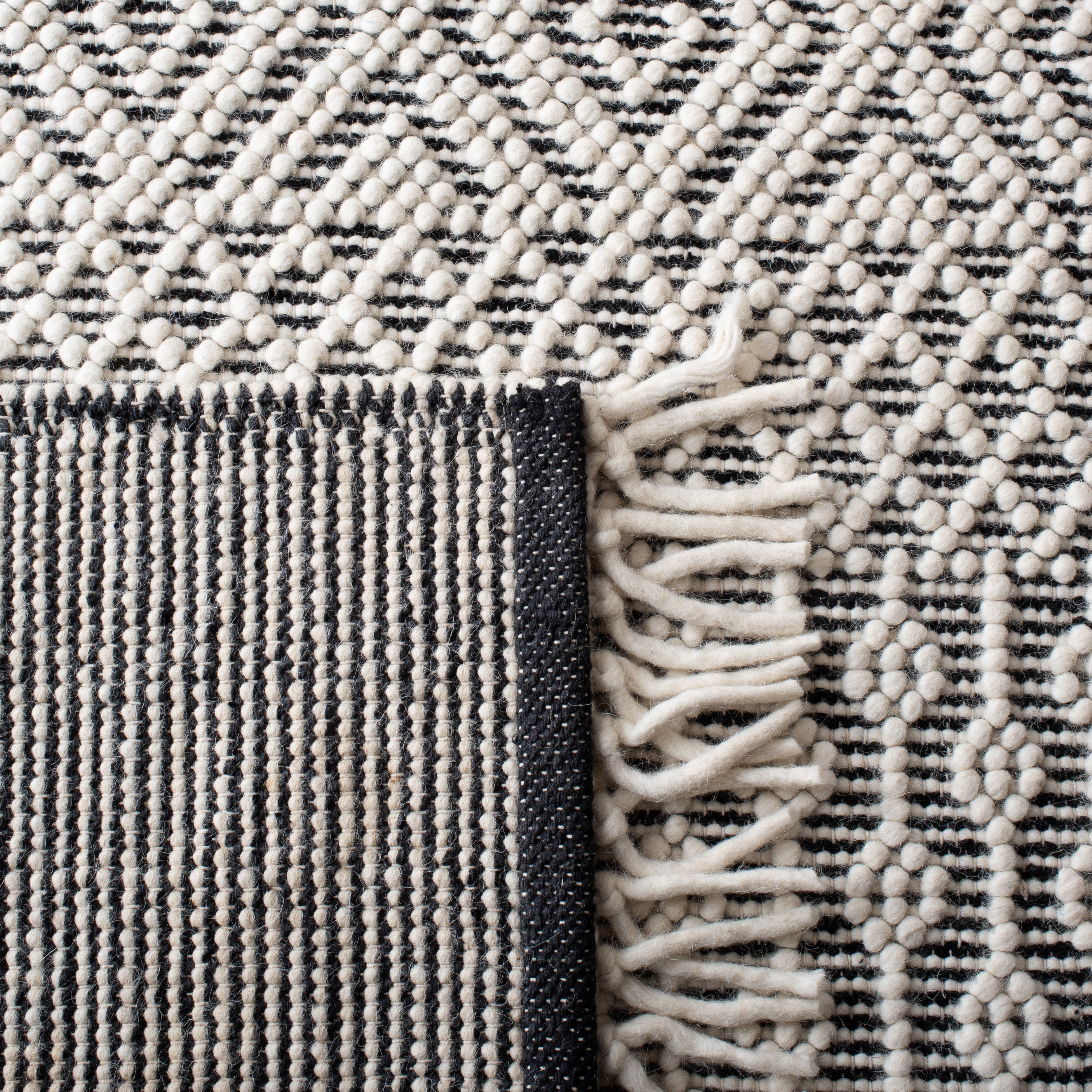 SAFAVIEH Natura Cordelia Southwestern Wool Runner Rug, Ivory/Black, 2'3" x 6'