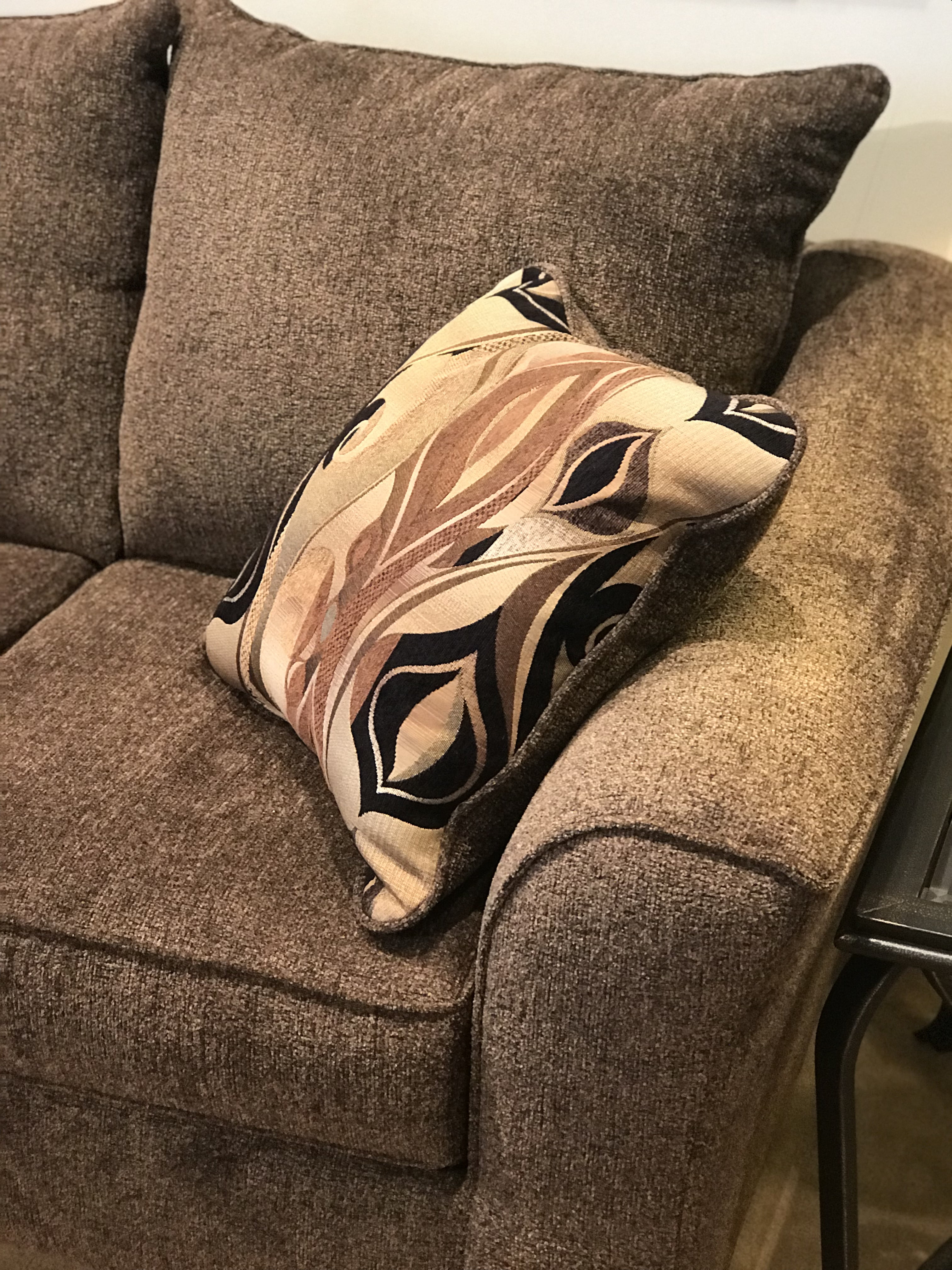 Roundhill Furniture Camero Fabric Pillowback Sofa