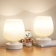 thumbnail image 1 of Lámpara de mesa táctil para mesita de noche, pequeña lámpara de noche para dormitorio, sala de estar, mesita de noche, lámpara de escritorio con pantalla de vidrio blanco para espacios pequeños, 1 of 10