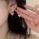 thumbnail image 5 of Pendientes de cristal en forma de corazón estilo dulce para mujer Pendientes ligeros de temperamento Dongdaemun, nueva versión coreana Pendientes para mujer, 5 of 6