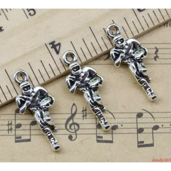 U8MO Wholesale retro style Football players alloy charm pendants DIY material 24x10mm-ancient silver-20pcs