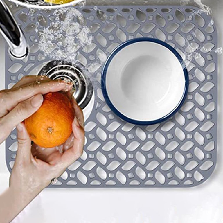Manunclaims Draining Mat Self Draining Silicone Drying Mat Anti-Scratch Food Grade Dish and Glassware Sloped Board Silicone Tray, Size: Small, Gray