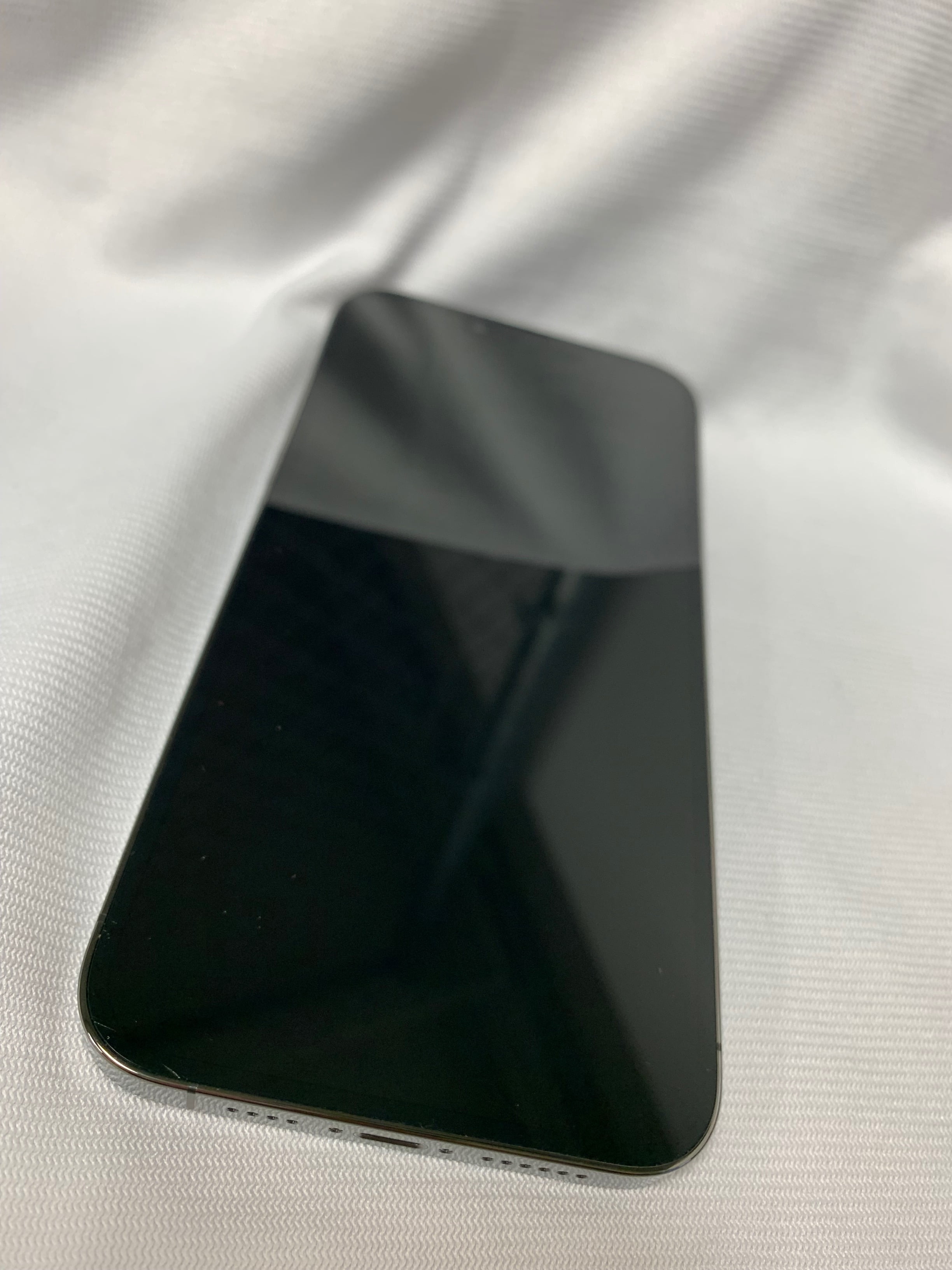 Pre-Owned Apple iPhone 13 Pro - Carrier Unlocked - 256 GB Graphite (Good)