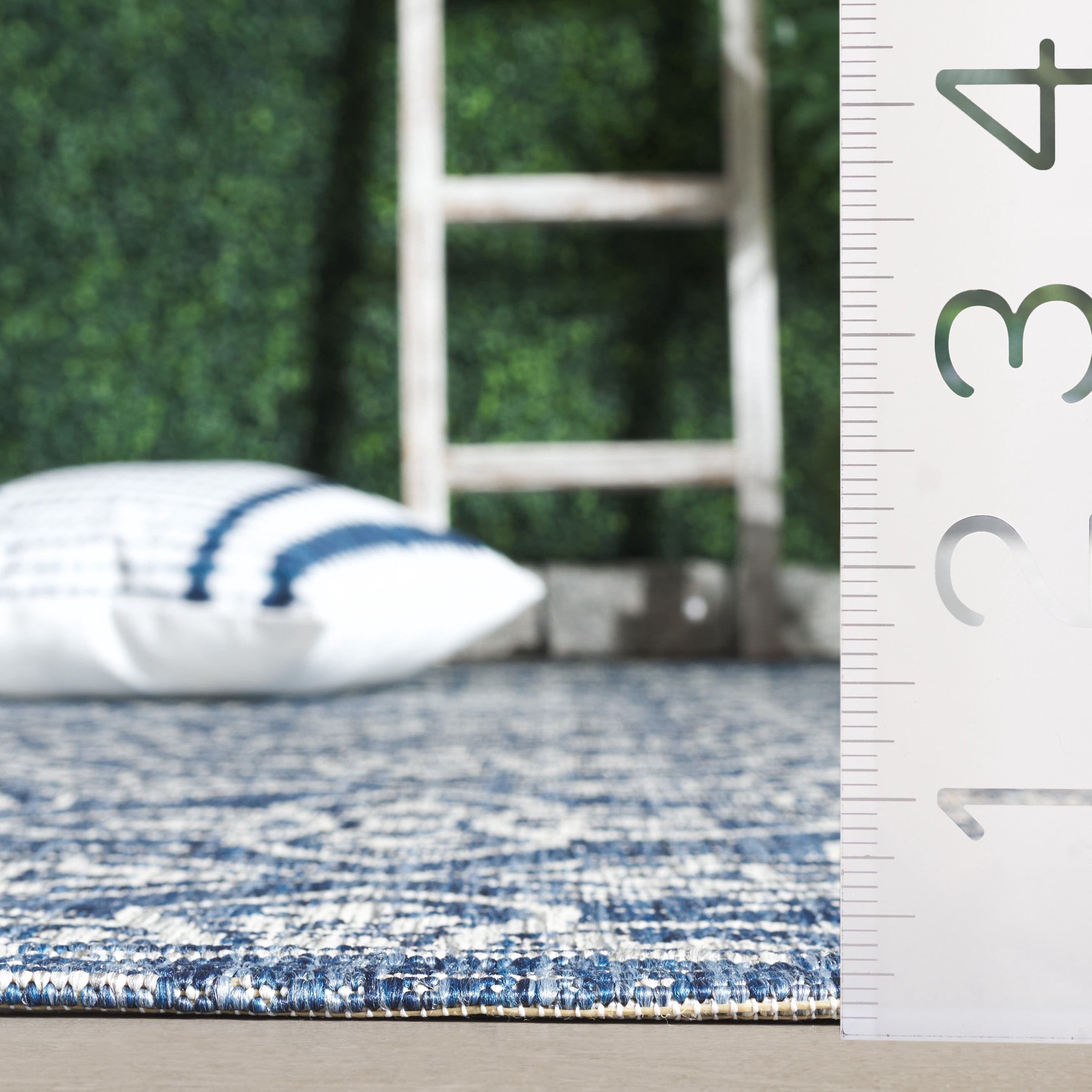 SAFAVIEH Courtyard Amber Damask Indoor/Outdoor Area Rug, Navy/Grey, 6'7" x 9'6"