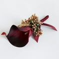 thumbnail image 4 of Plantas artificiales de cala con boutonniere de flores artificiales de diamantes de imitación Vino rojo, 4 of 6