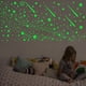 thumbnail image 5 of Pegatinas de estrellas que brillan en la oscuridad | Calcomanías fluorescentes y que cambian de color para decorar habitaciones infantiles, dormitorios y fiestas | Paquete de 9 pegatinas para, 5 of 6