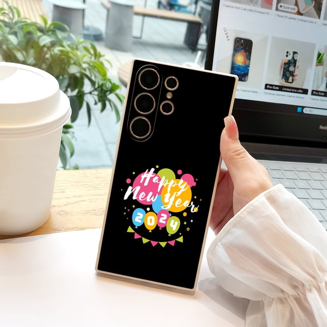 ¡Muestre su iPhone 15 Pro Max con estilo con esta elegante y protectora funda plateada mate de doble capa con diseño de dibujos animados!