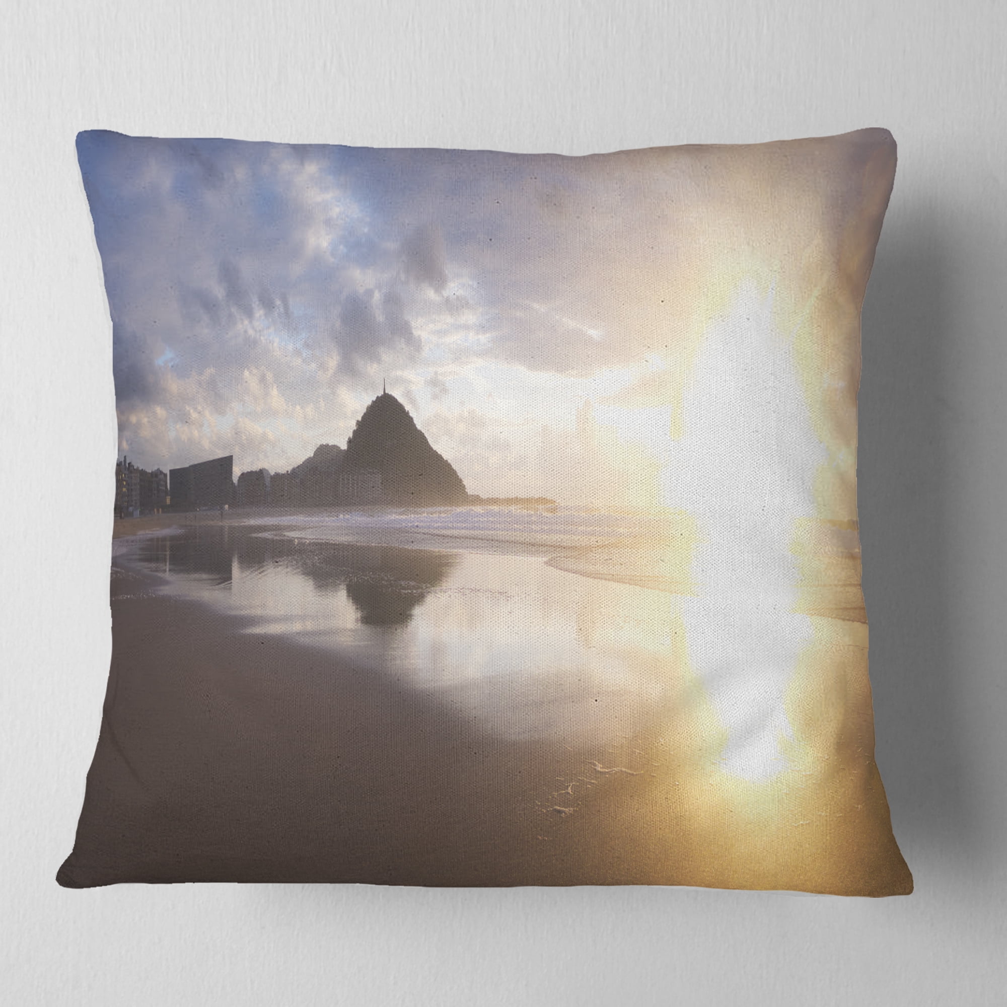 Designart Sunset at Donostia Beach - Seascape Throw Pillow - 18x18