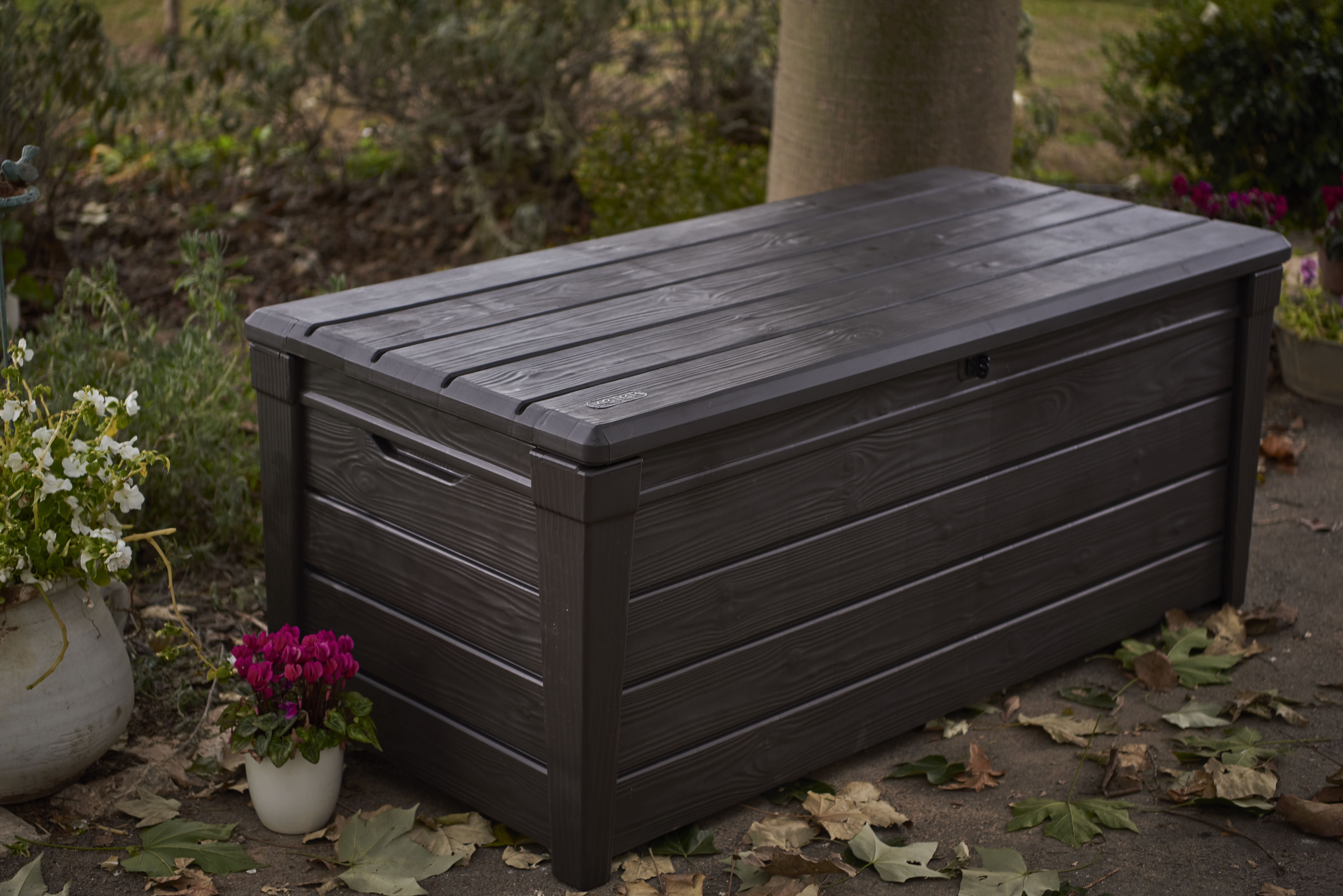 How to Choose a Deck Box That Actually Keeps Things Dry