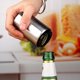 thumbnail image 4 of Abridor de cerveza, abridor de botellas automático de acero inoxidable con imán para chapas de botellas, ideal para el hogar, 4 of 5