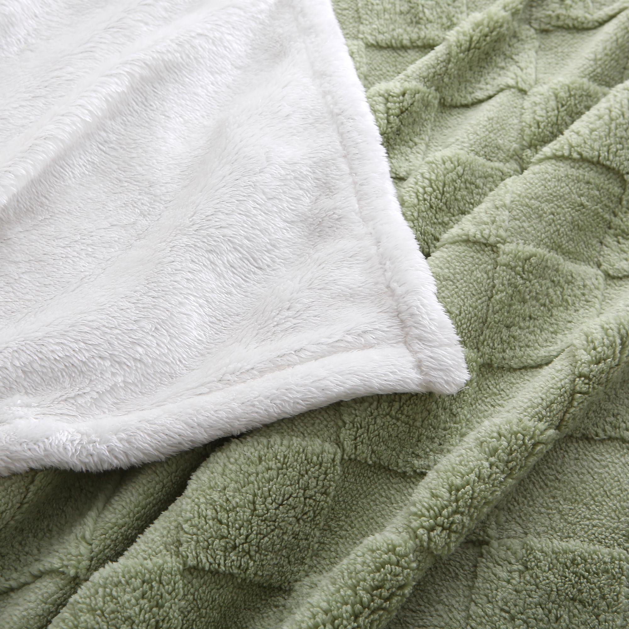 Fleece King Blanket for Sofa - Soft Lightweight Plush Cozy Fuzzy Microfiber Checkered Warm Blanket, 80x91 inches, Green