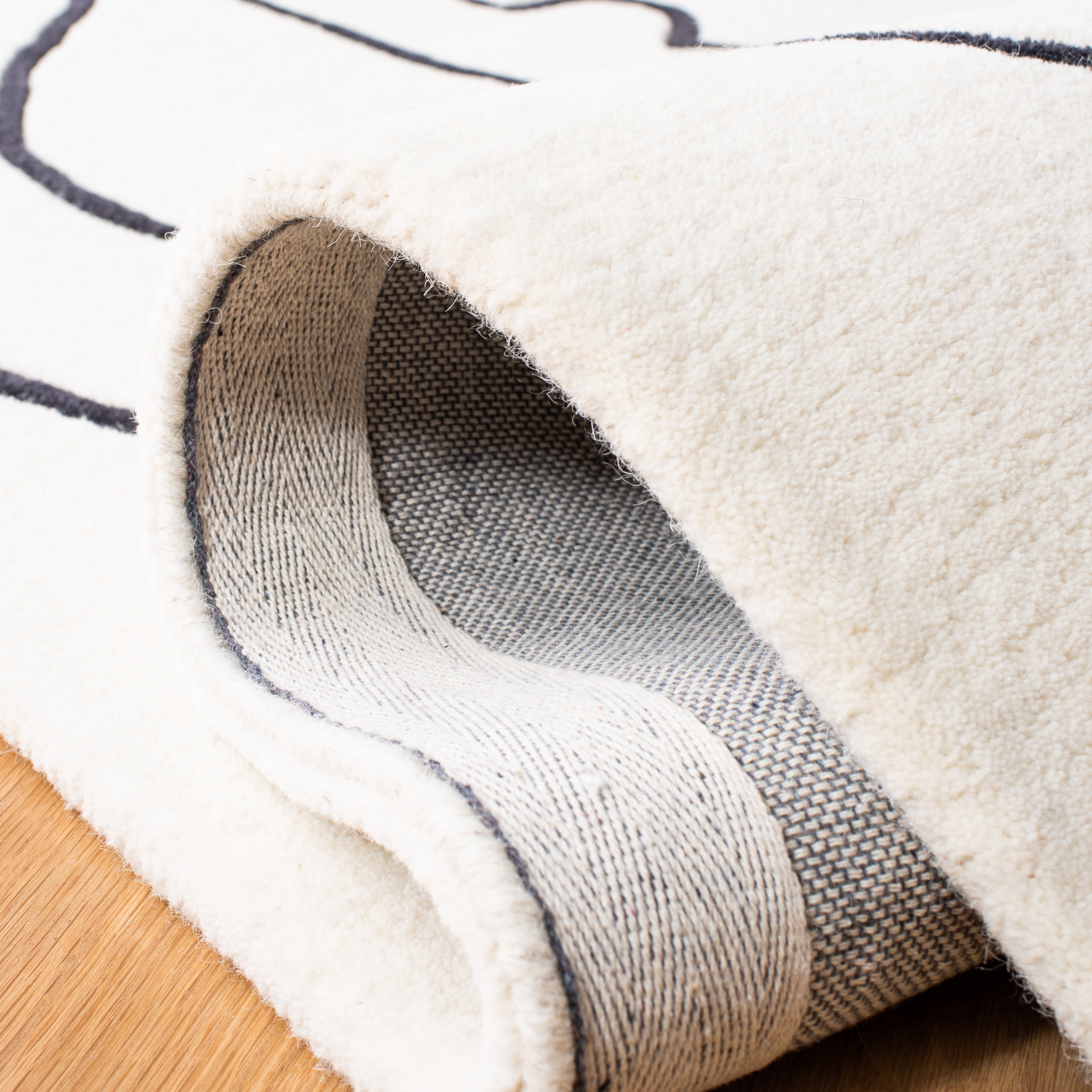 SAFAVIEH Fifth Avenue Dawson Abstract Area Rug, Ivory/Black, 2' x 3'