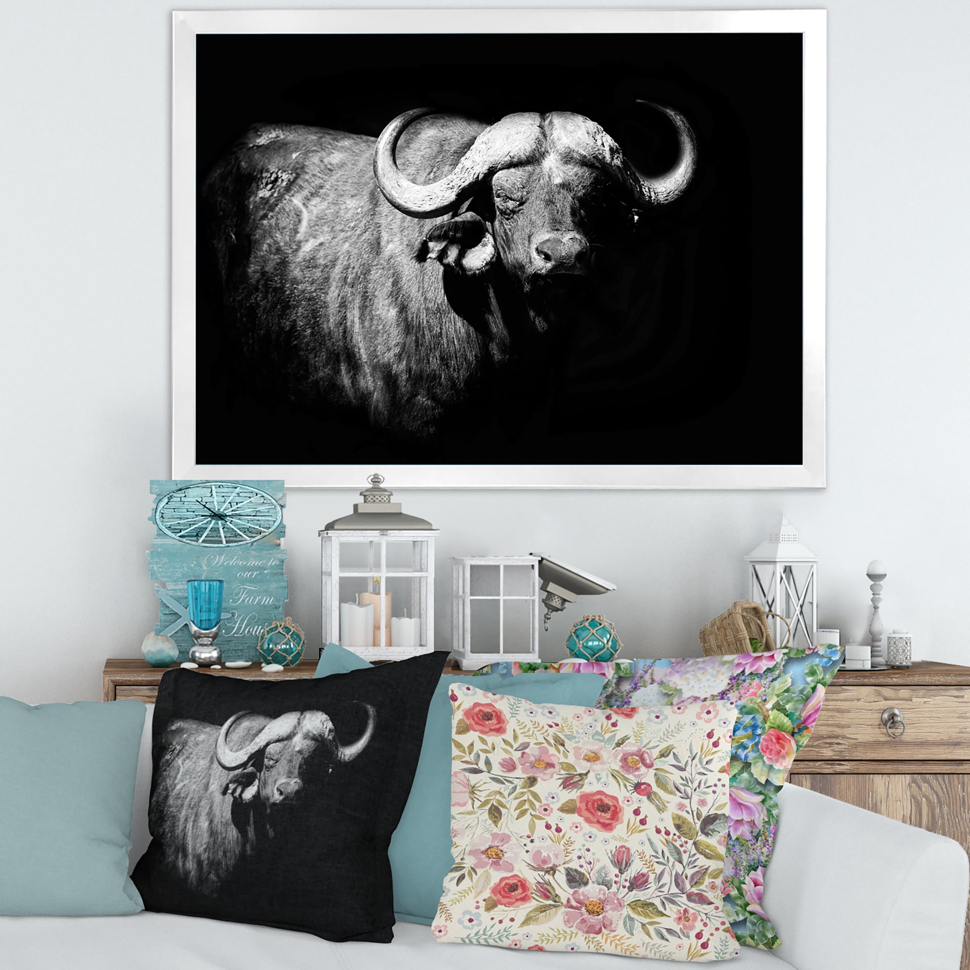Designart 'Black and White Portrait Of Buffalo I' Farmhouse Framed Art Print