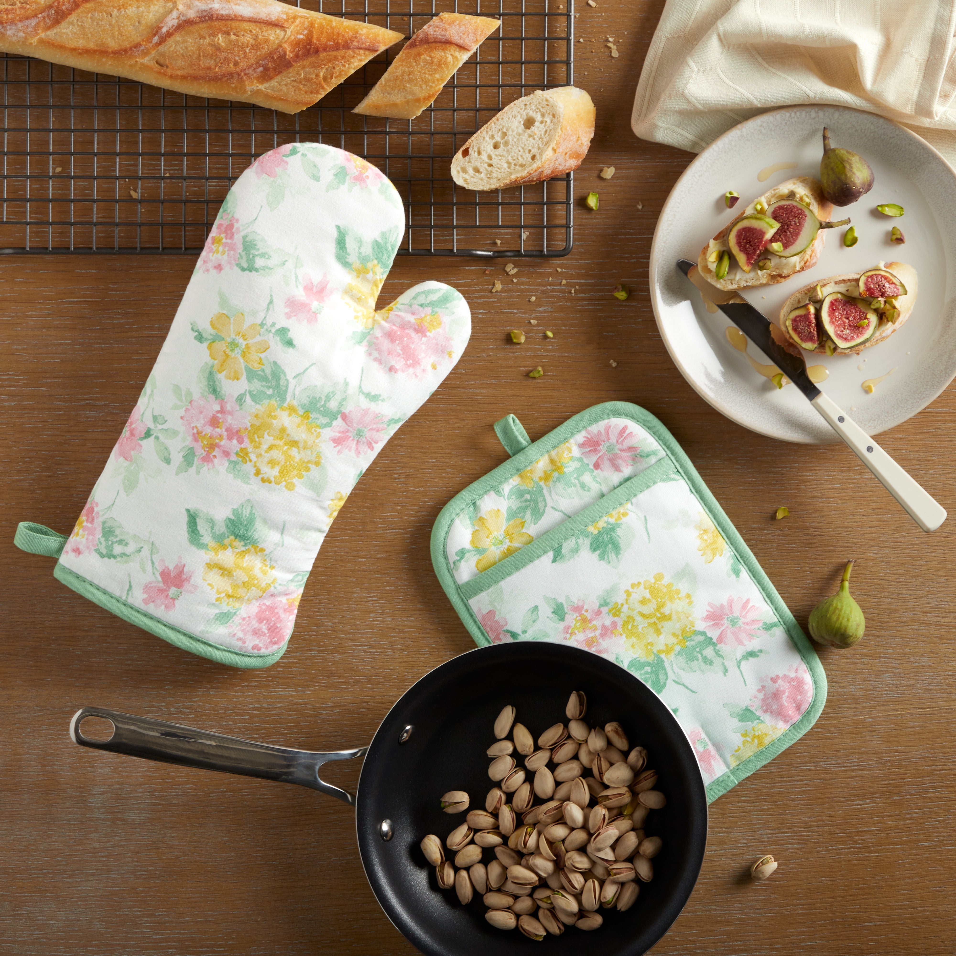 Block Print Leaves Fuchsia & White Oven Mitts and Pot Holders Set - 1 Piece of Each