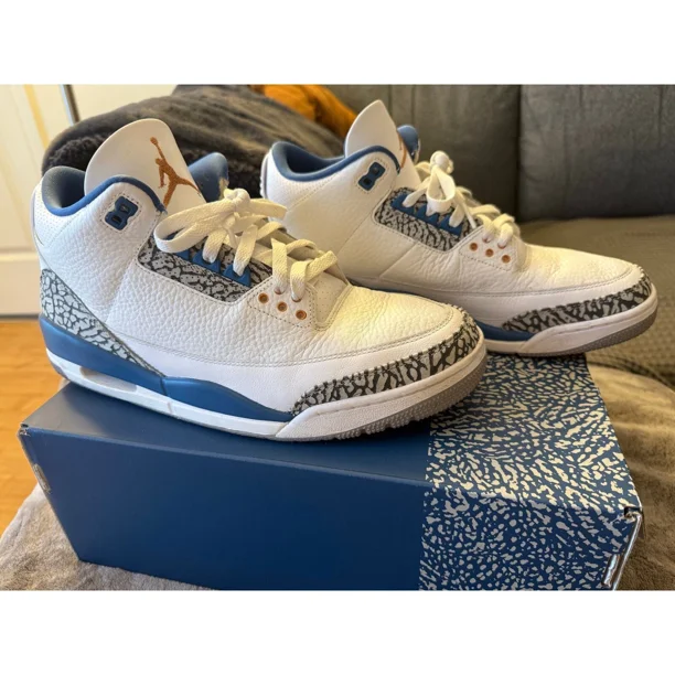 Jo r-dan Retro 3 Sneakers size 11.5 white/metallic cooper