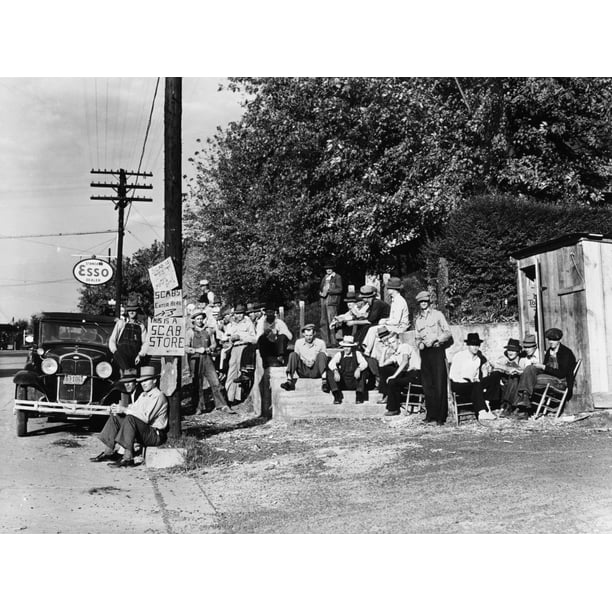 Miner Strike, 1939. /Nstriking Copper Miners Picket A Company Store In Ducktown, Tennessee