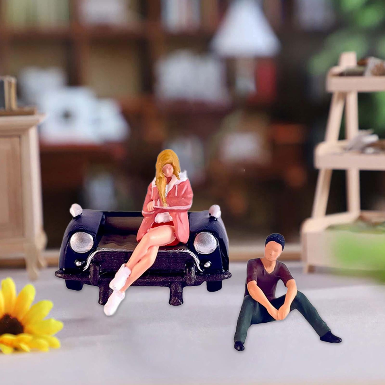 Rushawy 3 Pieces 1/64 Women and Men Figures with Sofa Model S Gauge Miniature Scenes