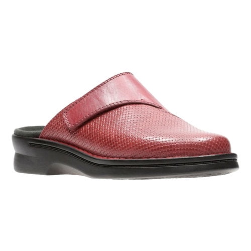 dsw clarks clogs