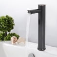 thumbnail image 4 of Grifo de lavabo de baño con sensor automático manos libres con revestimiento negro, 4 of 10