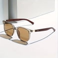 thumbnail image 2 of Lunettes Rétro Tendance à Forme Carrée - Verres Polarisés, Accents de Clous, Design Style de Rue - Parfaites pour Femmes et Hommes, Conduite Extérieure, Voyages et Tenue Décontractée, 2 of 5