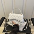 thumbnail image 3 of Bolso de diseño de nicho de alto valor con estilo de diamante para mujer, nuevo estilo 2025, moderno y versátil, bolso cuadrado pequeño con patrón tejido., 3 of 5