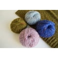 thumbnail image 4 of Xiao Hua Hilo de lana ligera para manualidades, 4 rollos, 524 yardas/200 g, mezcla súper suave y esponjosa para tejer y hacer crochet: gorros, chales, prendas y mantas multicolores, color rojo., 4 of 4