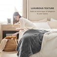 thumbnail image 3 of Manta Bedsure Sherpa de forro polar, tamaño king, 274 x 228 cm, color gris, 3 of 7