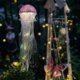 thumbnail image 1 of Kit de luces de medusas DIY para decoración de fiestas | Lámpara colgante creativa de medusa con tentáculos brillantes para decoración submarina de cumpleaños, bodas, baby showers., 1 of 6