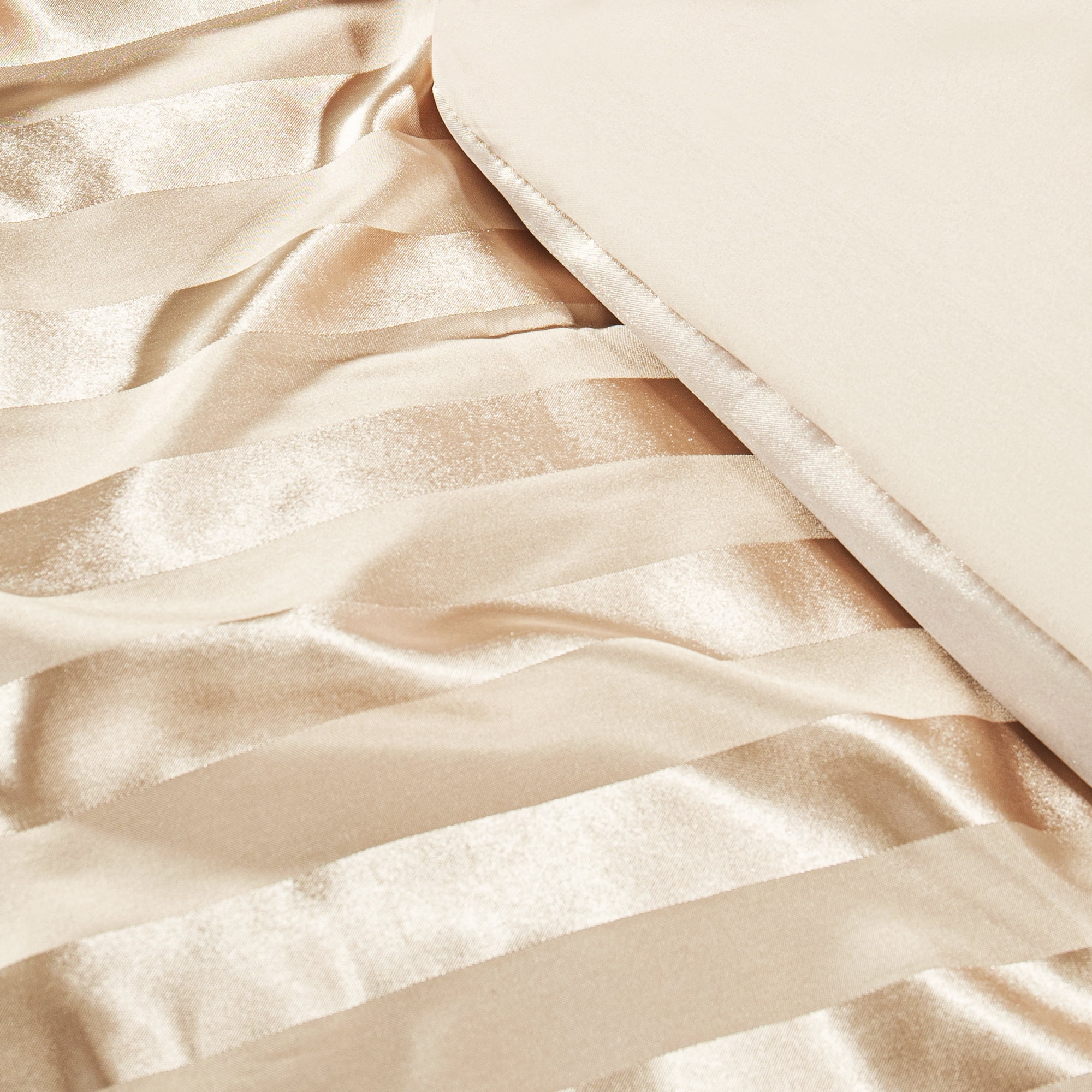 Whale Flotilla 3-Piece Luxury Stripe Satin King Size Comforter Set, Reversible Silky Soft Bedding Set with 2 Pillowcases, Lightweight All-Season Comforter, Champagne