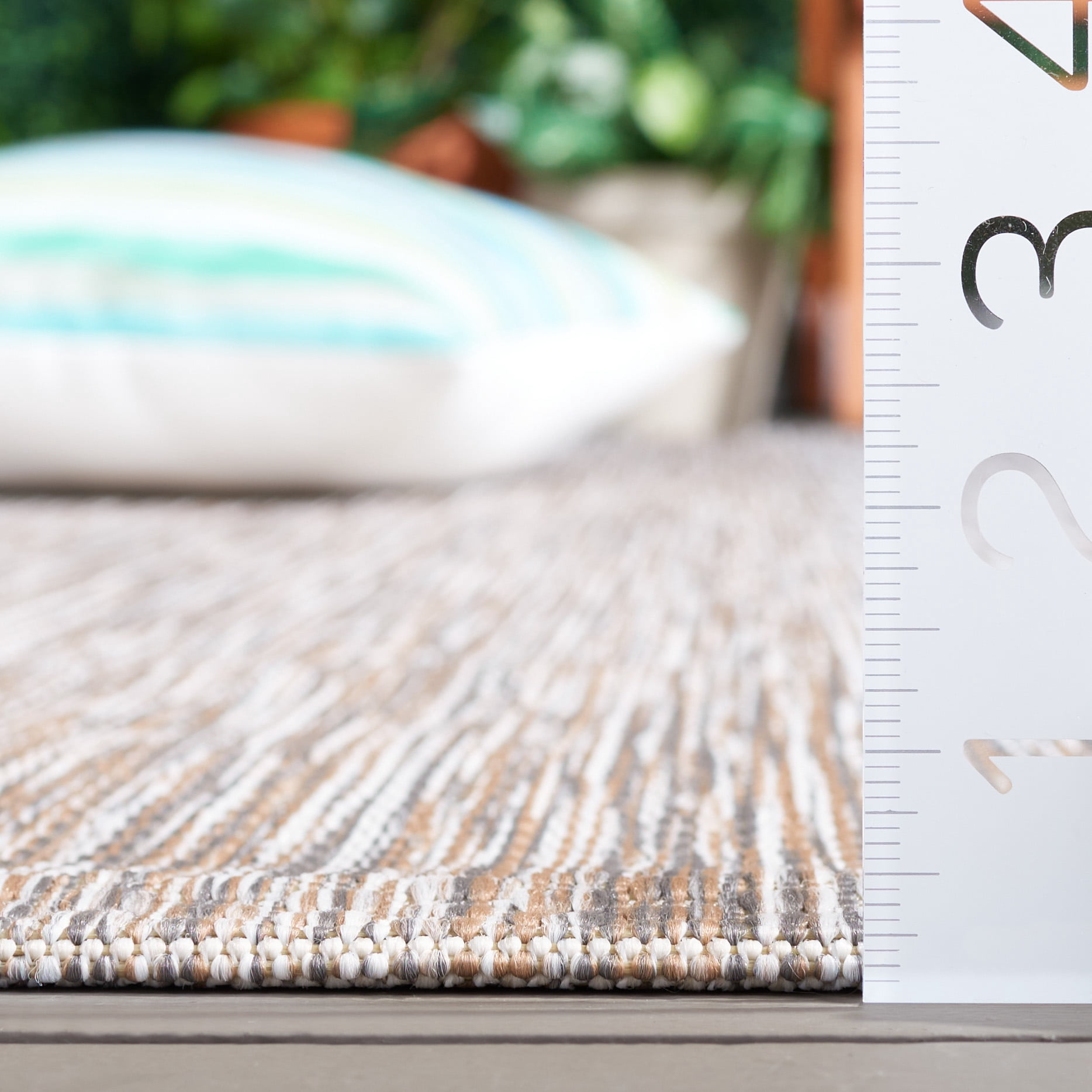 Safavieh Courtyard Emmeline Abstract Indoor/Outdoor Area Rug, Ivory/Beige Gray, 6'7" x 6'7" Round