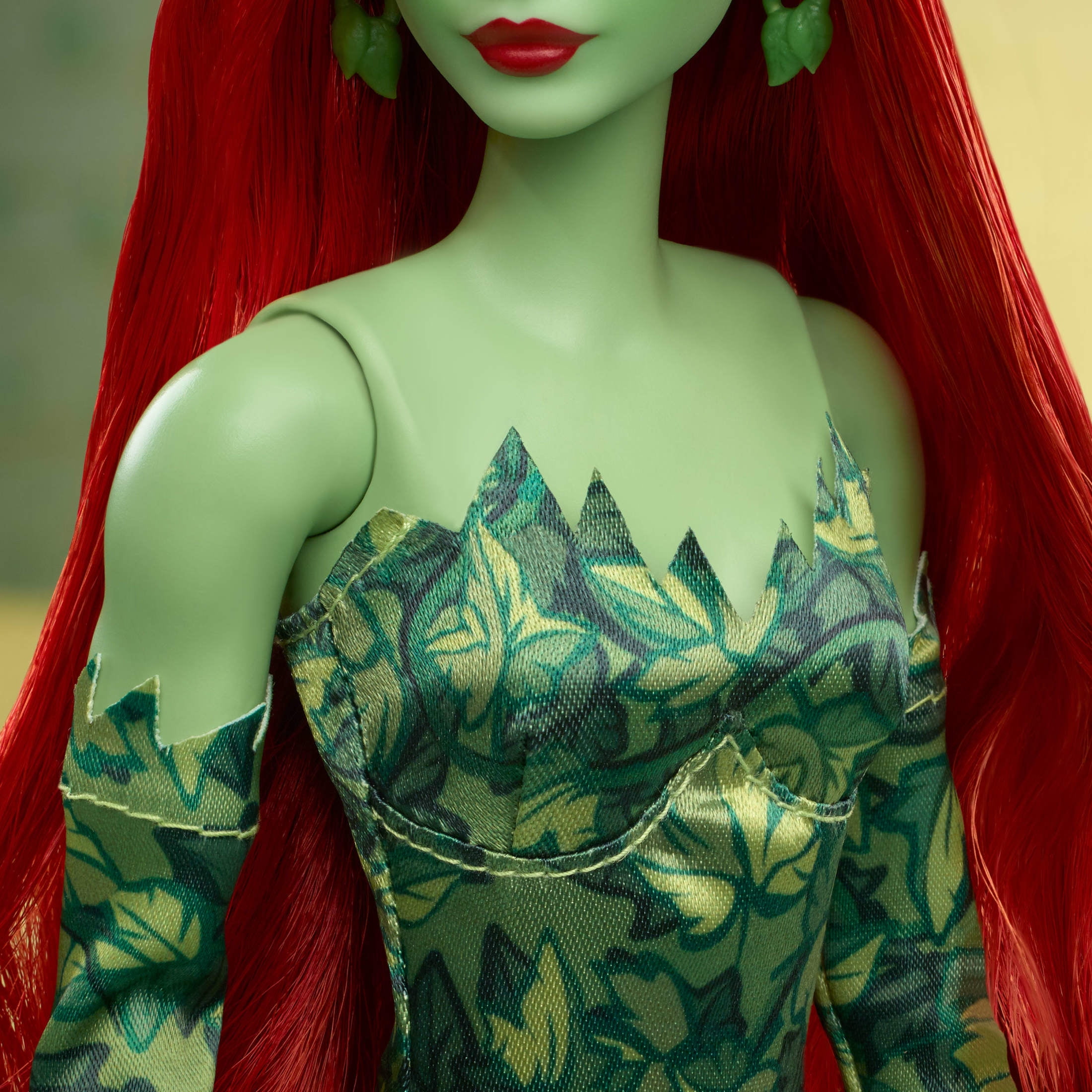 Barbie Signature Poison Ivy Collectible Doll with Posable Body and Iconic Outfit & Accessories