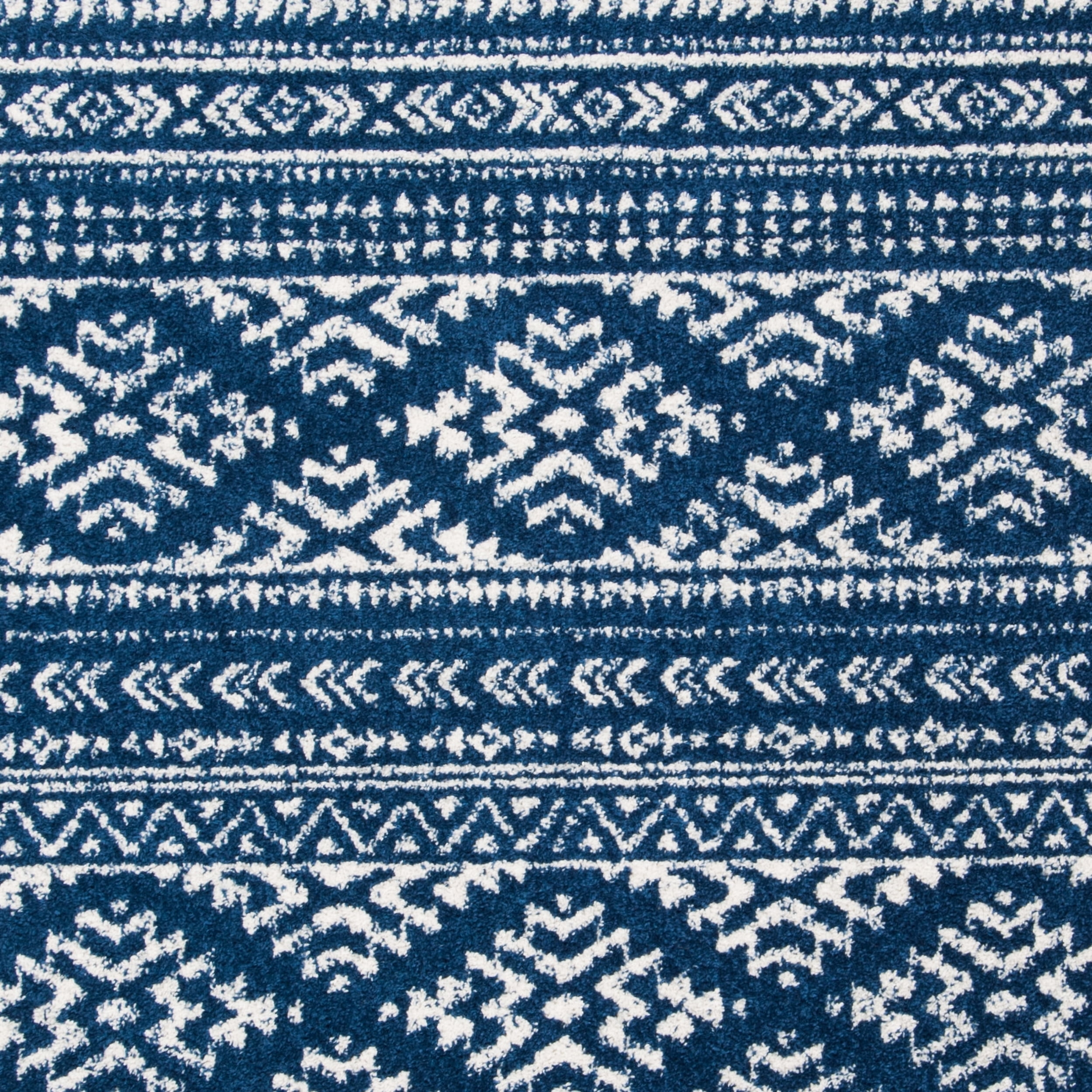 SAFAVIEH Tulum Lakisha Southwestern Area Rug, Navy/Ivory, 6' x 9'