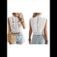 thumbnail image 3 of Blusa Corta Sin Mangas con Cuello Alto y Encaje Bordado Floral para Mujer M, 3 of 8